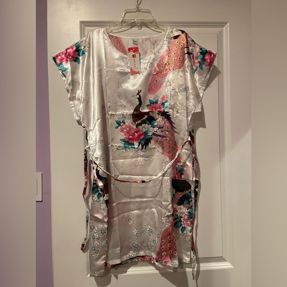 Women silk peacock top